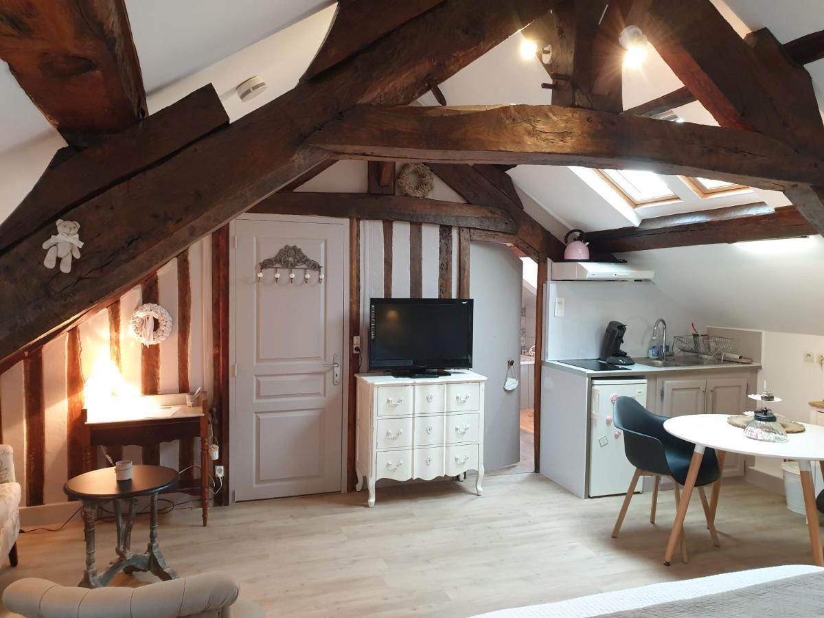 D'Anciennes "Chambres De Bonnes" Honfleur Exterior foto